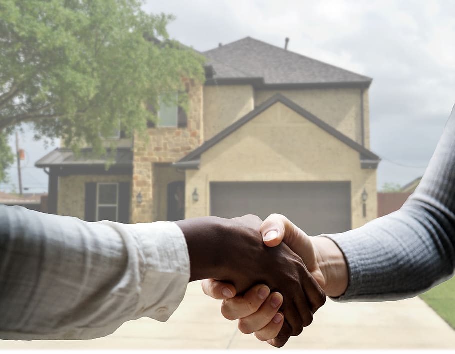 The Pros And Cons Of Selling Your Charlotte Home On Your Own Vs. With An Agent